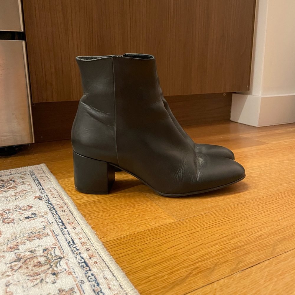 Selling these Hōgl black leather ankle boots, size 6.
